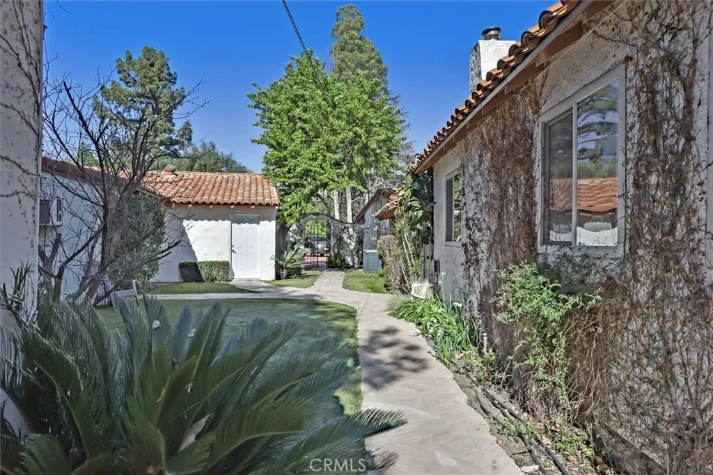23130 Oxnard Street, Woodland Hills, California 91367 home-pic-34